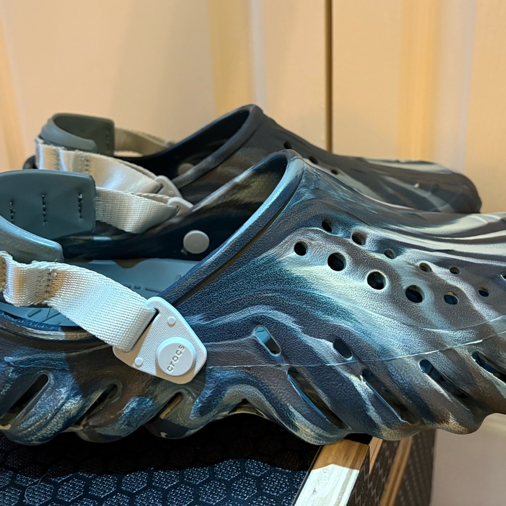 Crocs blue swirl sporty style